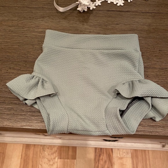 Adorable cake smash outfit - Picture 3 of 5